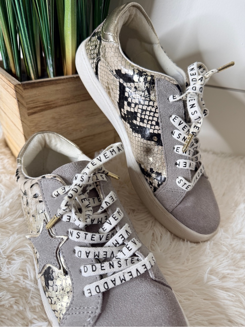 Steve Madden Mirage Suede Snake Print Lace Up Low Top Sneakers Grey Silver Sz 8 - Picture 3 of 9